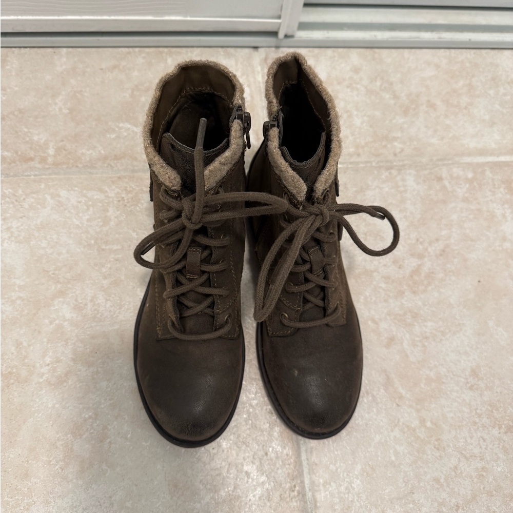 Elegant Brown Lace-Up Boots